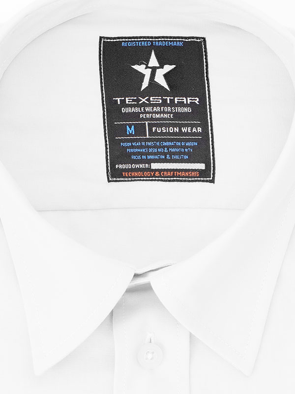 Detaljbild krage vit figursydd skjorta med långa ärmar från Texstar